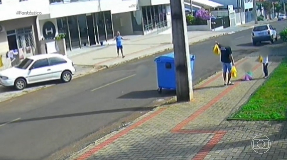 Pai preso após chutar filha de 3 anos no rosto diz que 'perdeu a cabeça'