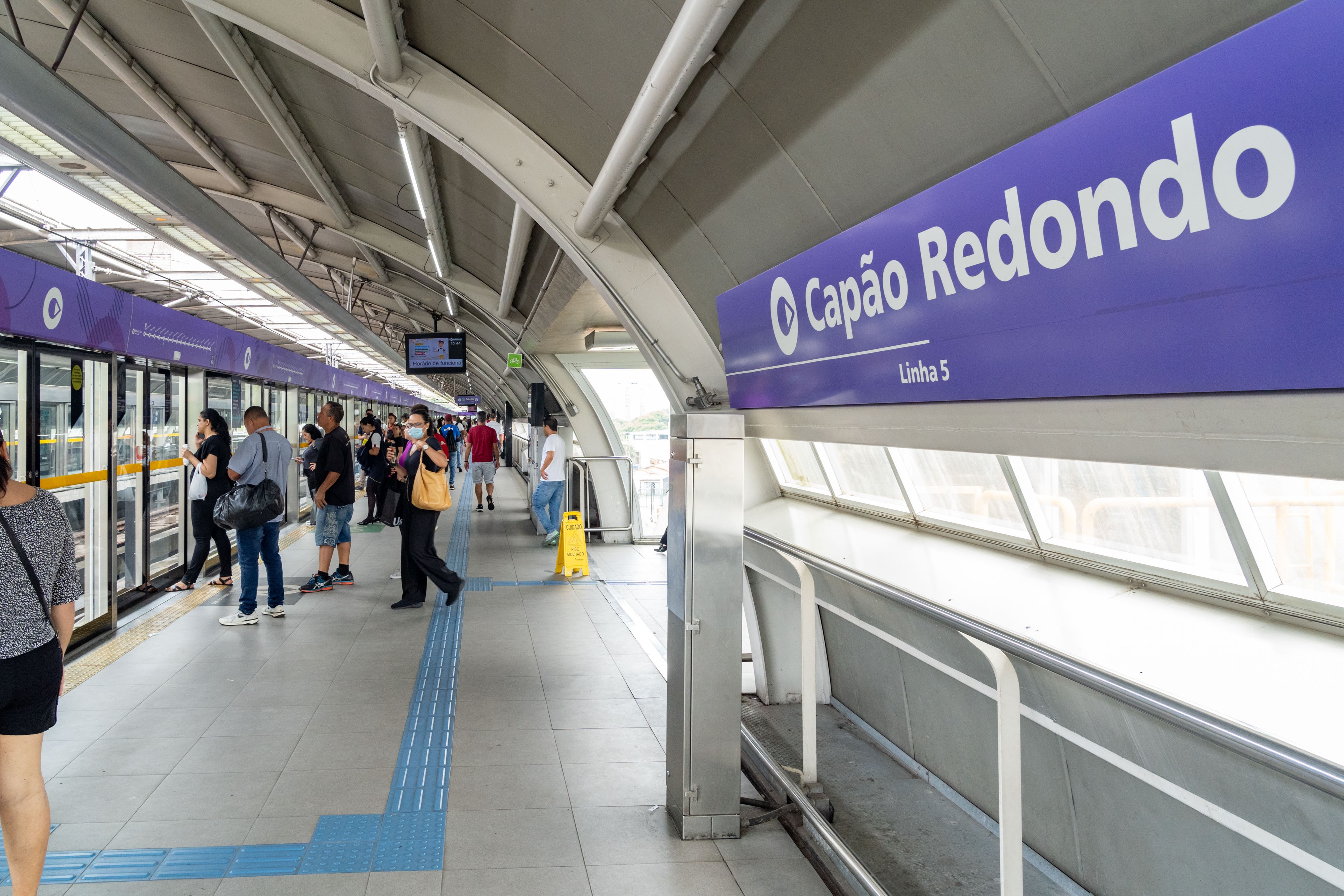 Governo de SP multa ViaMobilidade em R$ 40 mil por trem que parou fora da plataforma e não abriu portas na Linha 5-Lilás 