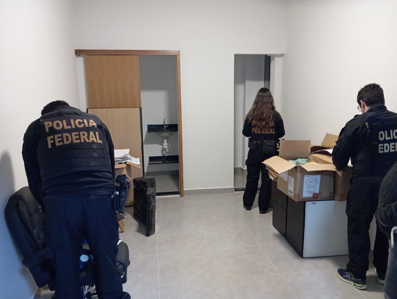 Polícia Federal deflagra operação para combater desvio de produtos químicos usados para o tráfico na região