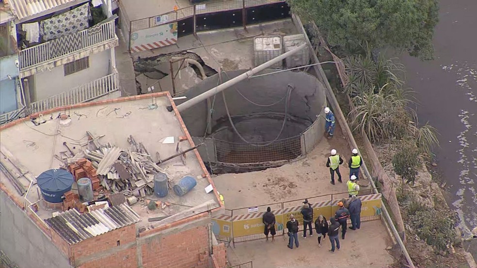 cratera-osasco Sabesp conclui reparo de cratera em Osasco; três casas seguem interditadas e moradores recebem auxílio