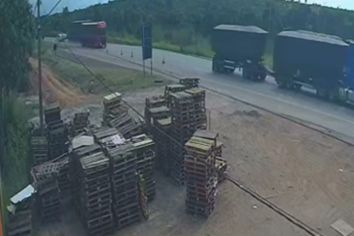 Dois motoristas de carro morrem após baterem de frente em rodovia de MT