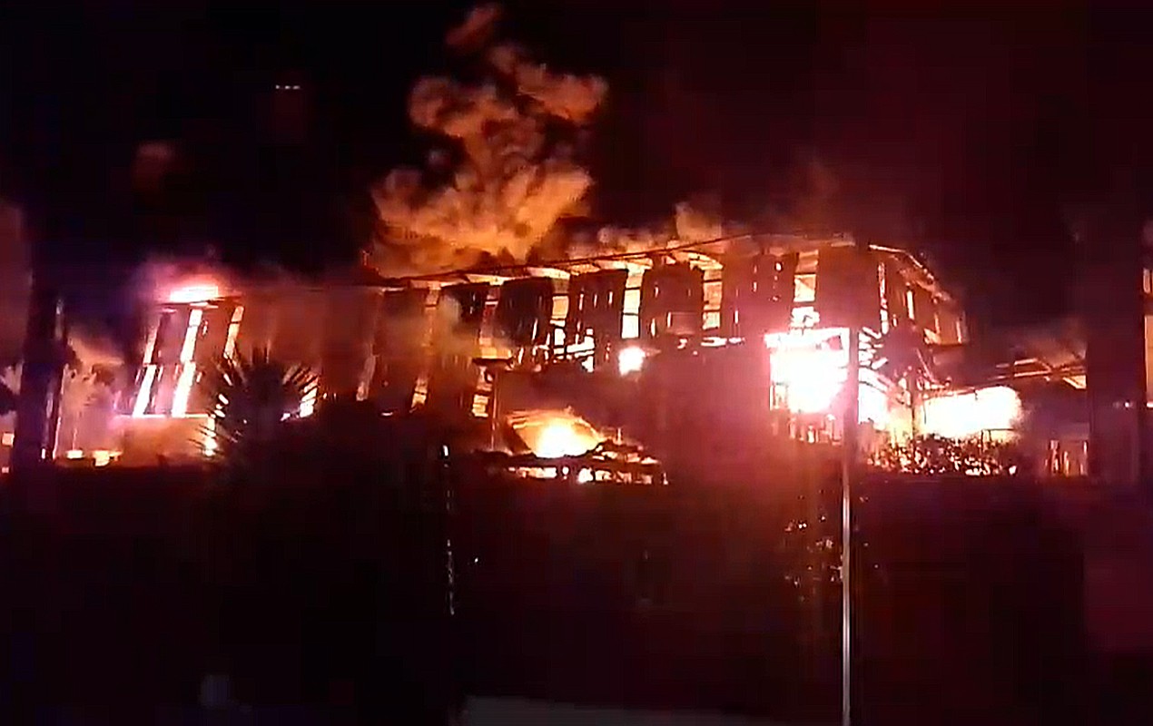 Incêndio em fábrica de pinus e resina mobiliza Corpo de Bombeiros em Buri