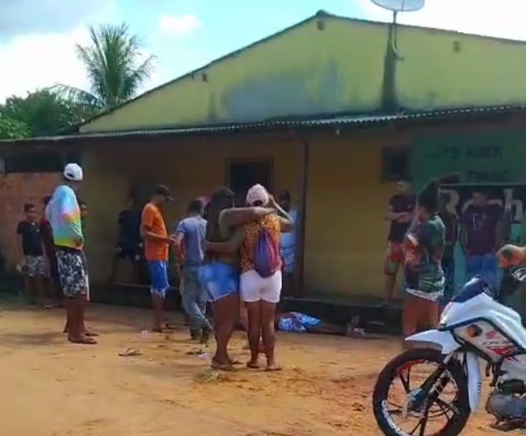 Homem é morto com golpes de faca no pescoço e peito em Óbidos
