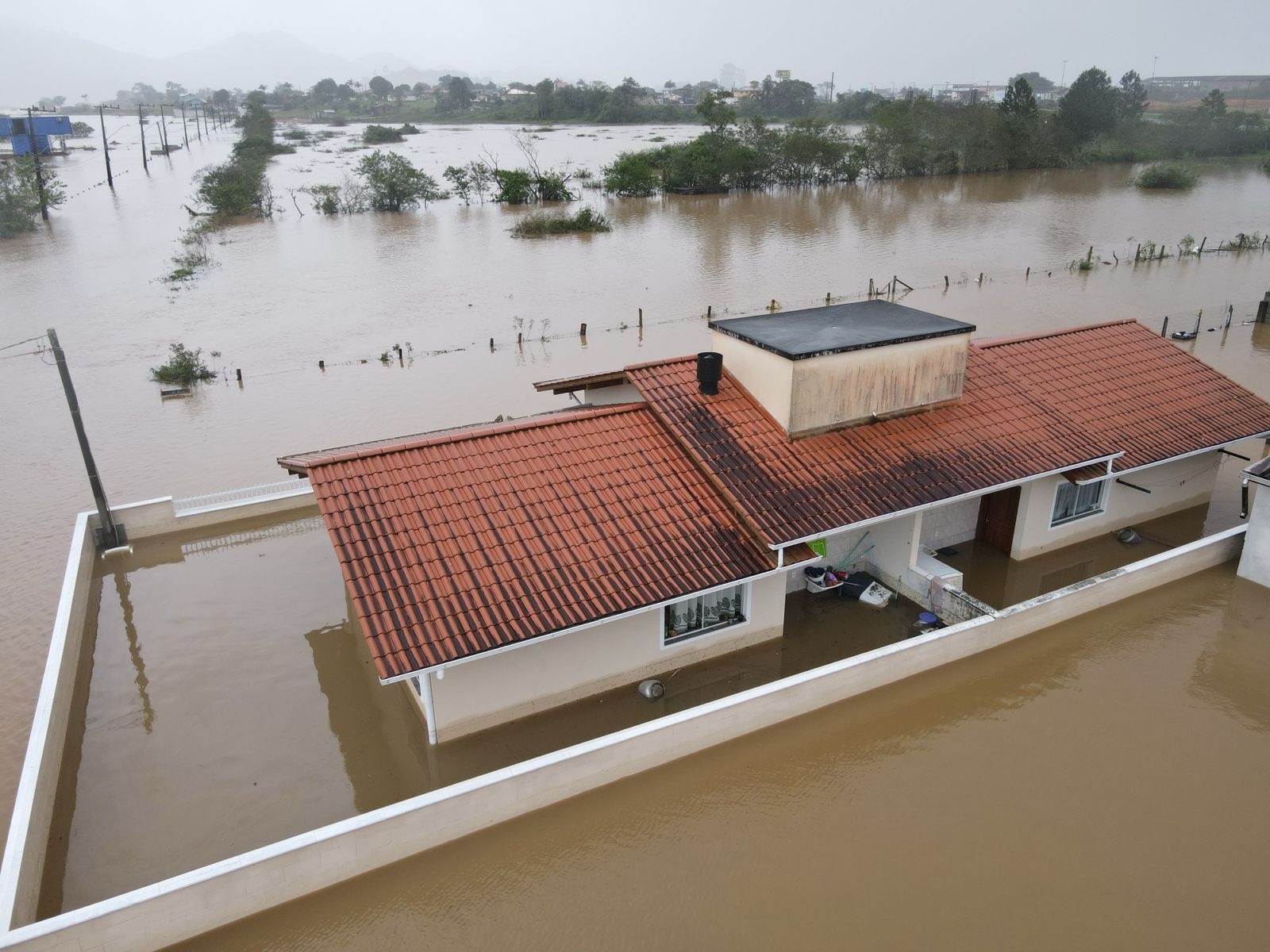 Paulo Lopes decreta emergência após ficar debaixo d'água por causa das chuvas; VÍDEO