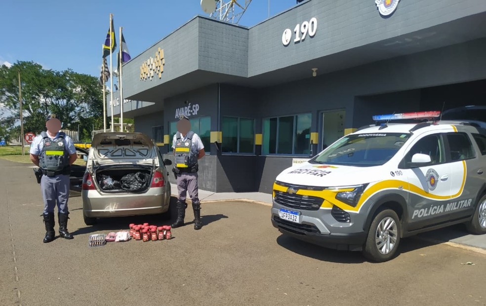 Os estrangeiros, de origem peruana e equatoriana, foram localizados em Avar&eacute;, na sexta-feira (24) &mdash; Foto: Reprodu&ccedil;&atilde;o/Pol&iacute;cia Rodovi&aacute;ria de Avar&eacute;