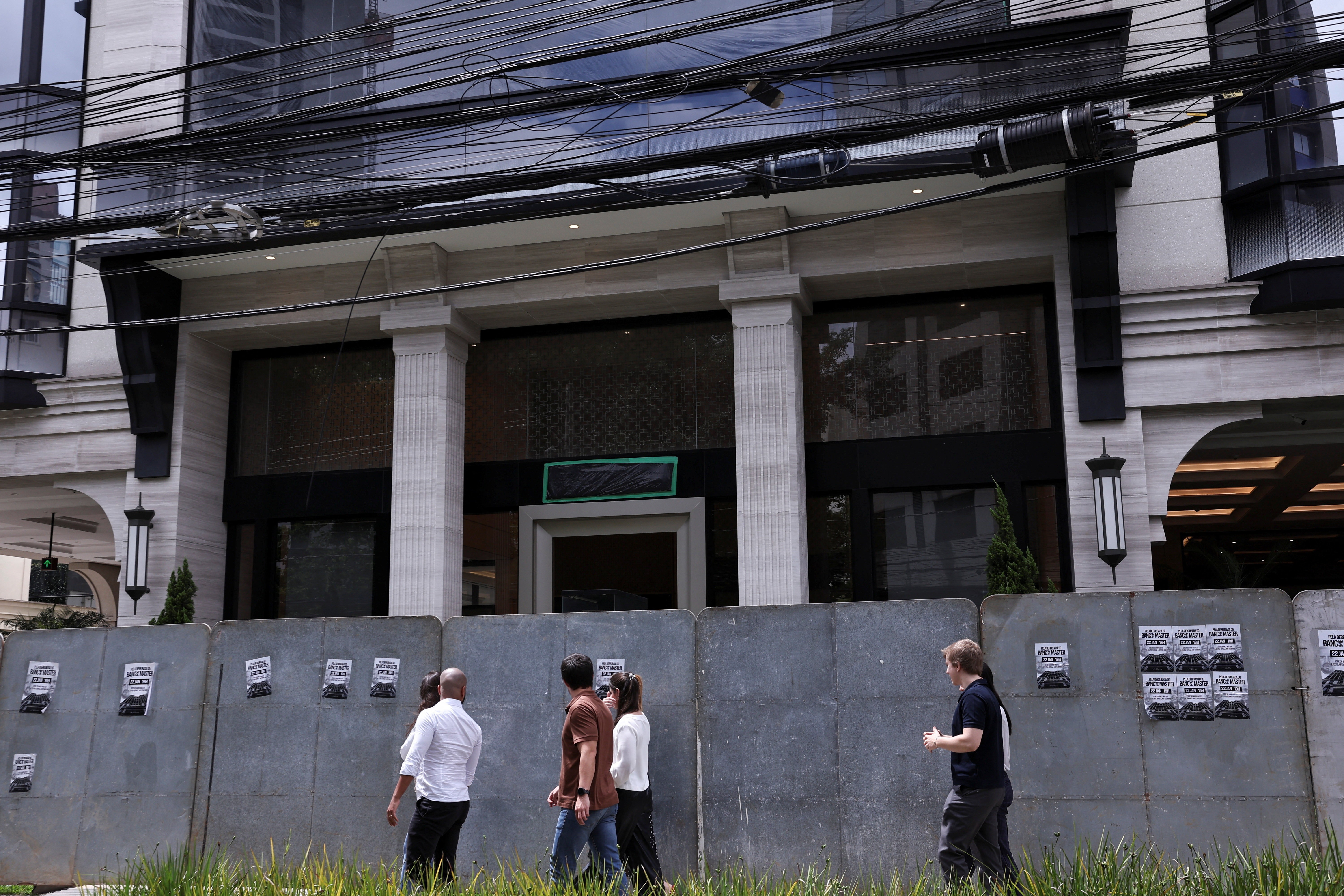 Após adiamentos, CPI do INSS agenda depoimento de Daniel Vorcaro para dia 23 de fevereiro