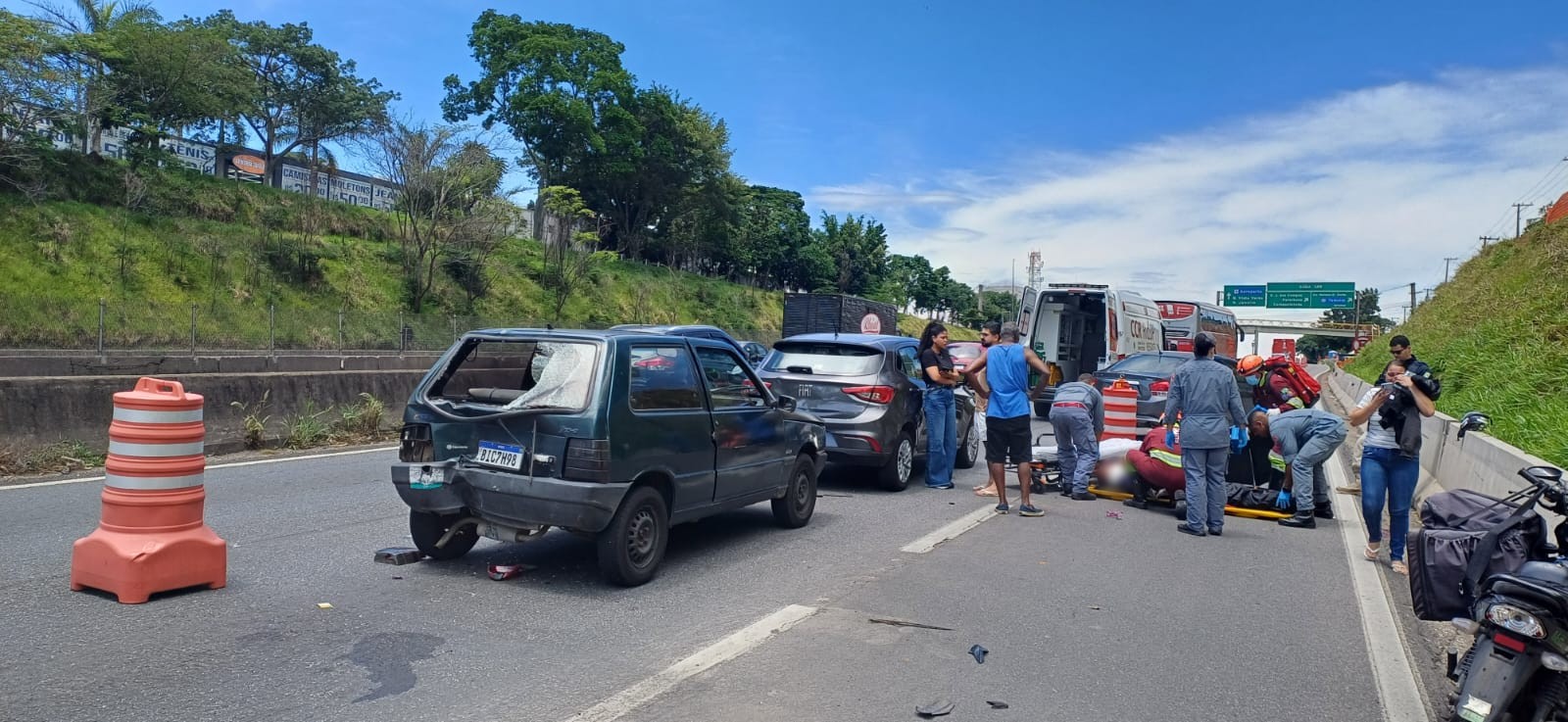 Homem fica gravemente ferido em acidente na marginal da Via Dutra em São José dos Campos