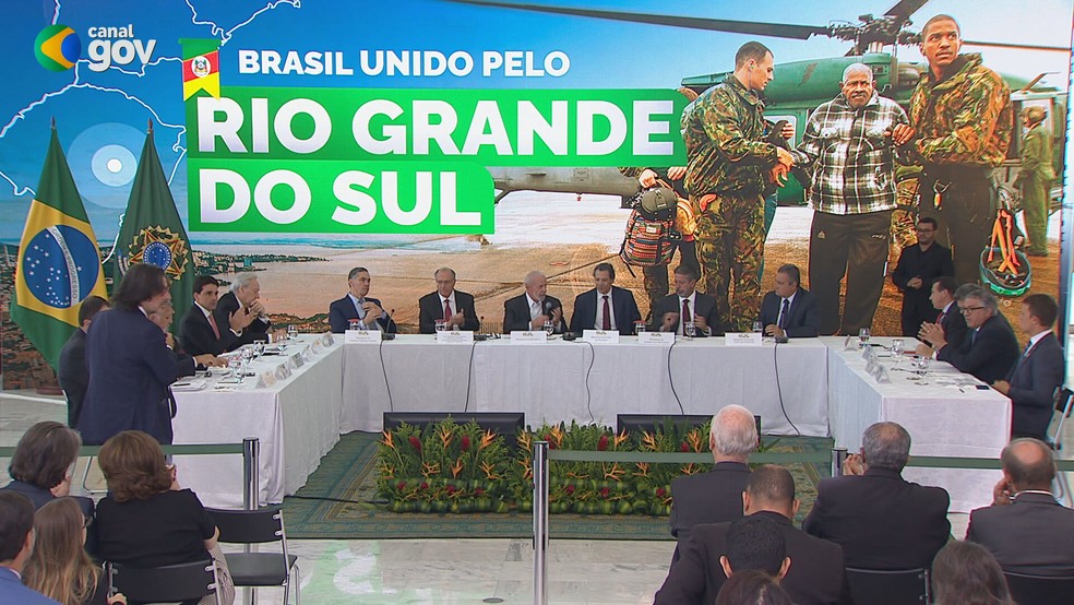 Presidente Lula e ministros anunciam novas medidas de socorro ao RS em meio a enchentes — Foto: EBC/Reproduo