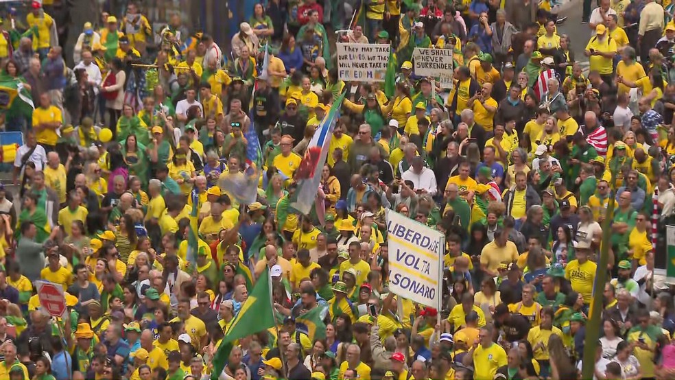 Apoiadores de Bolsonaro na avenida Paulista neste domingo (7)  Foto: TV Globo
