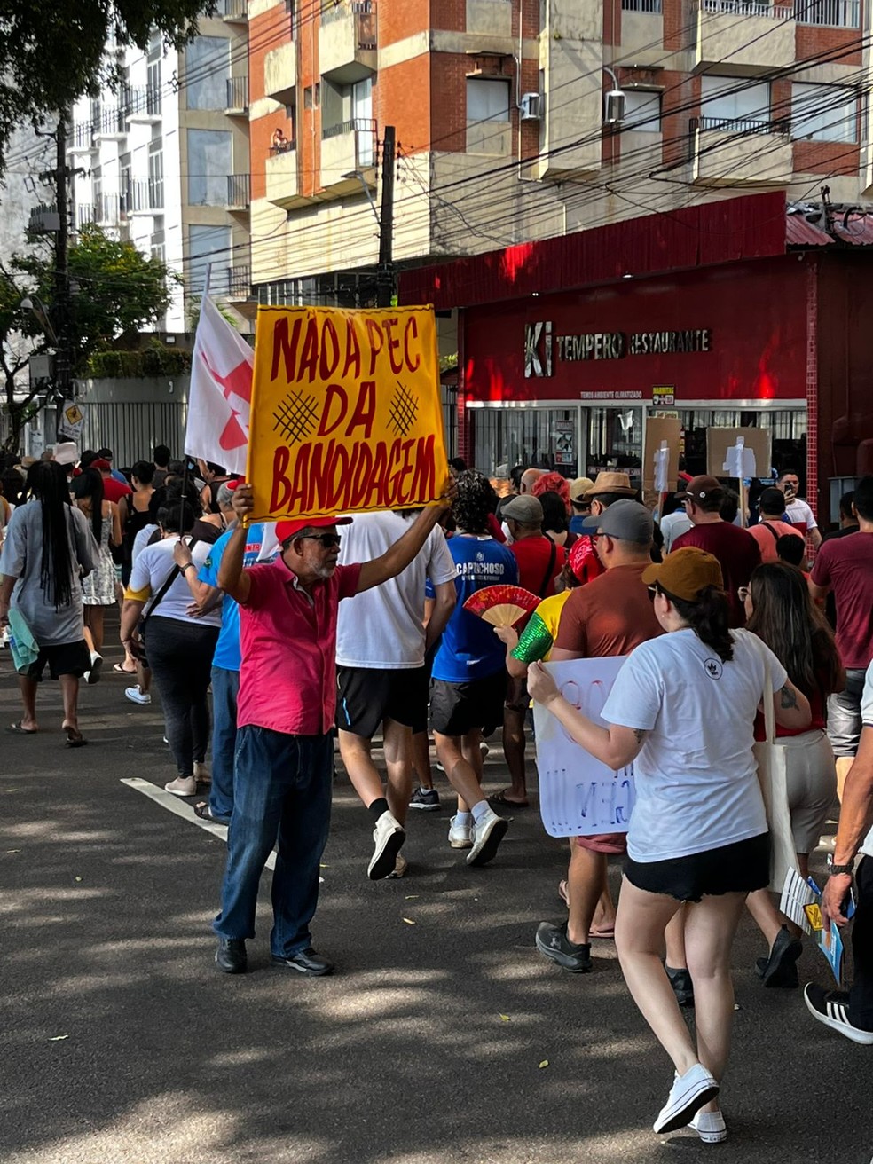 Manifestantes fazem protesto em Manaus contra PEC da Blindagem e anistia a golpistas — Foto: Henrique Filho/Rede Amazônica