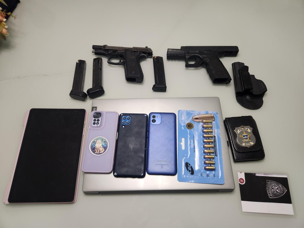 Armas apreendidas durante operação contra grupo suspeito de coagir trabalhadores do turismo no RN — Foto: Polícia Civil/Divulgação