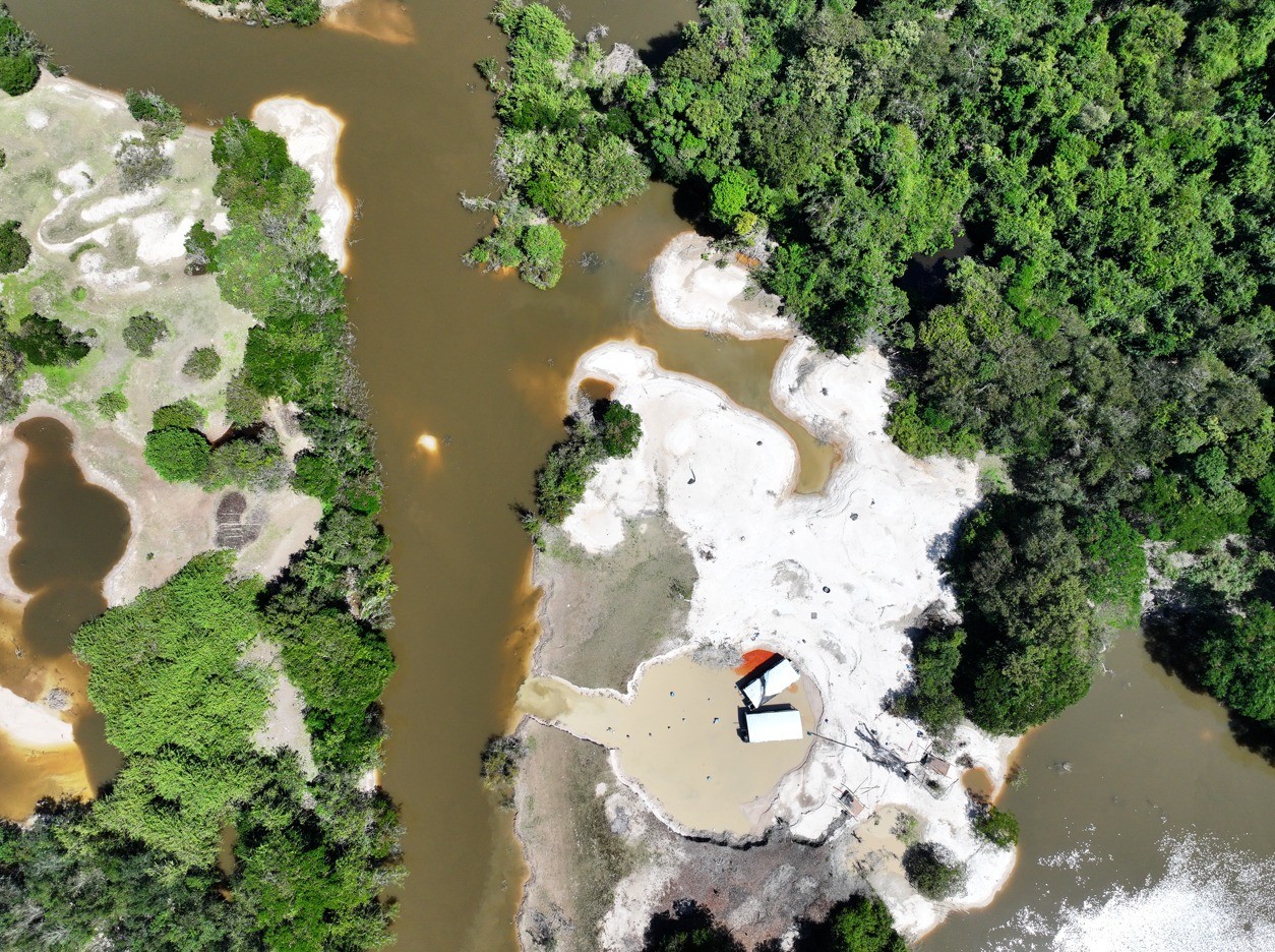 Registros da Sema durante fiscalização de garimpo ilegal na região de Pontes e Lacerda — Foto: Reprodução