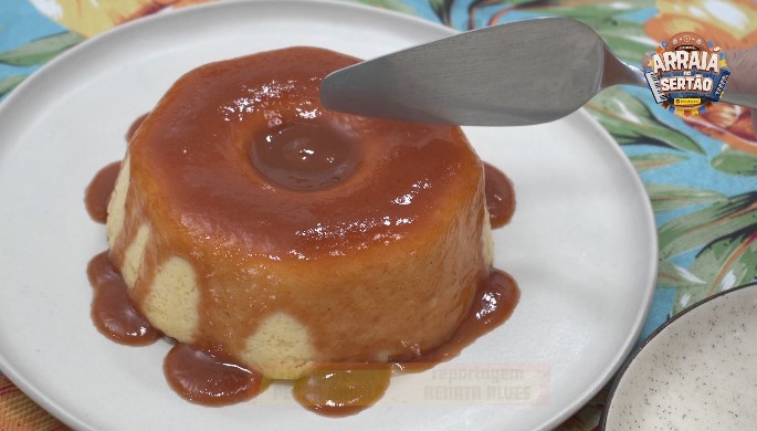 Concurso de culinária junina: aprenda a fazer um pudim de milho com queijo coalho