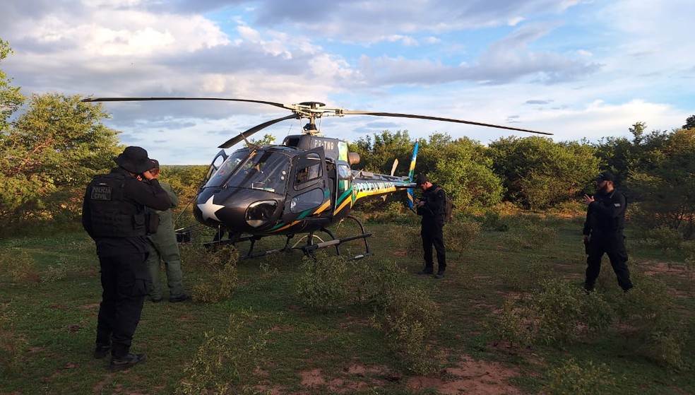 Helicóptero da PM reforça buscas por suspeito de matar ex-companheira grávida no Piauí — Foto: Divulgação/SSP-PI