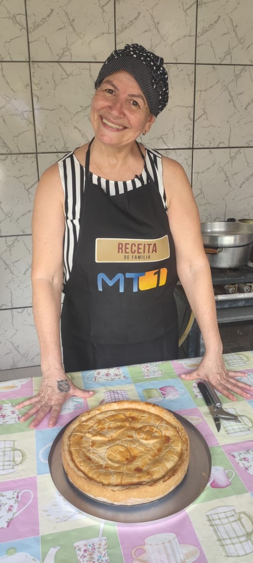 Receita de Família: dona de casa ensina o preparo de um empadão de frango