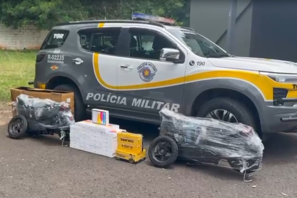 Em Martinópolis (SP), a Polícia Rodoviária apreendeu diversos produtos eletrônicos sem nota fiscal — Foto: Reprodução/Polícia Rodoviária