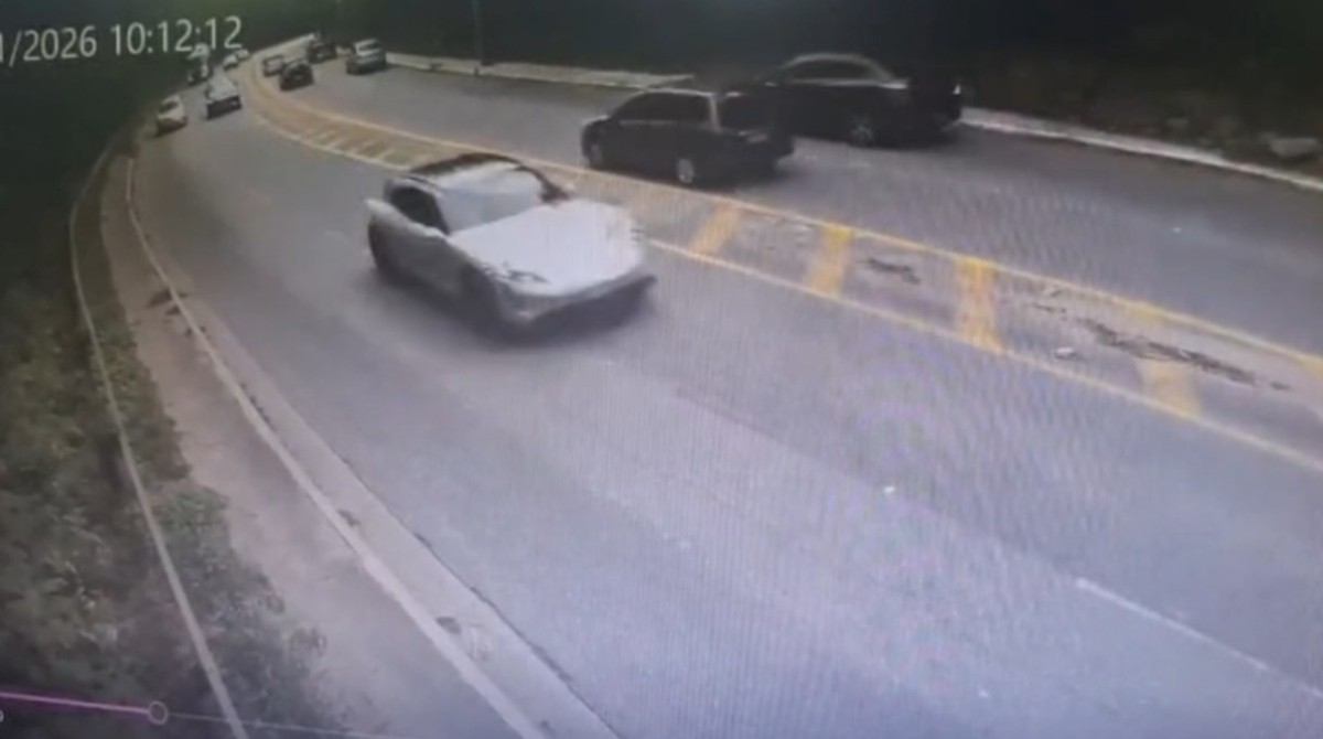 VÍDEO: Advogado é perseguido ao tentar fugir após ser flagrado com Porsche roubado em Alphaville