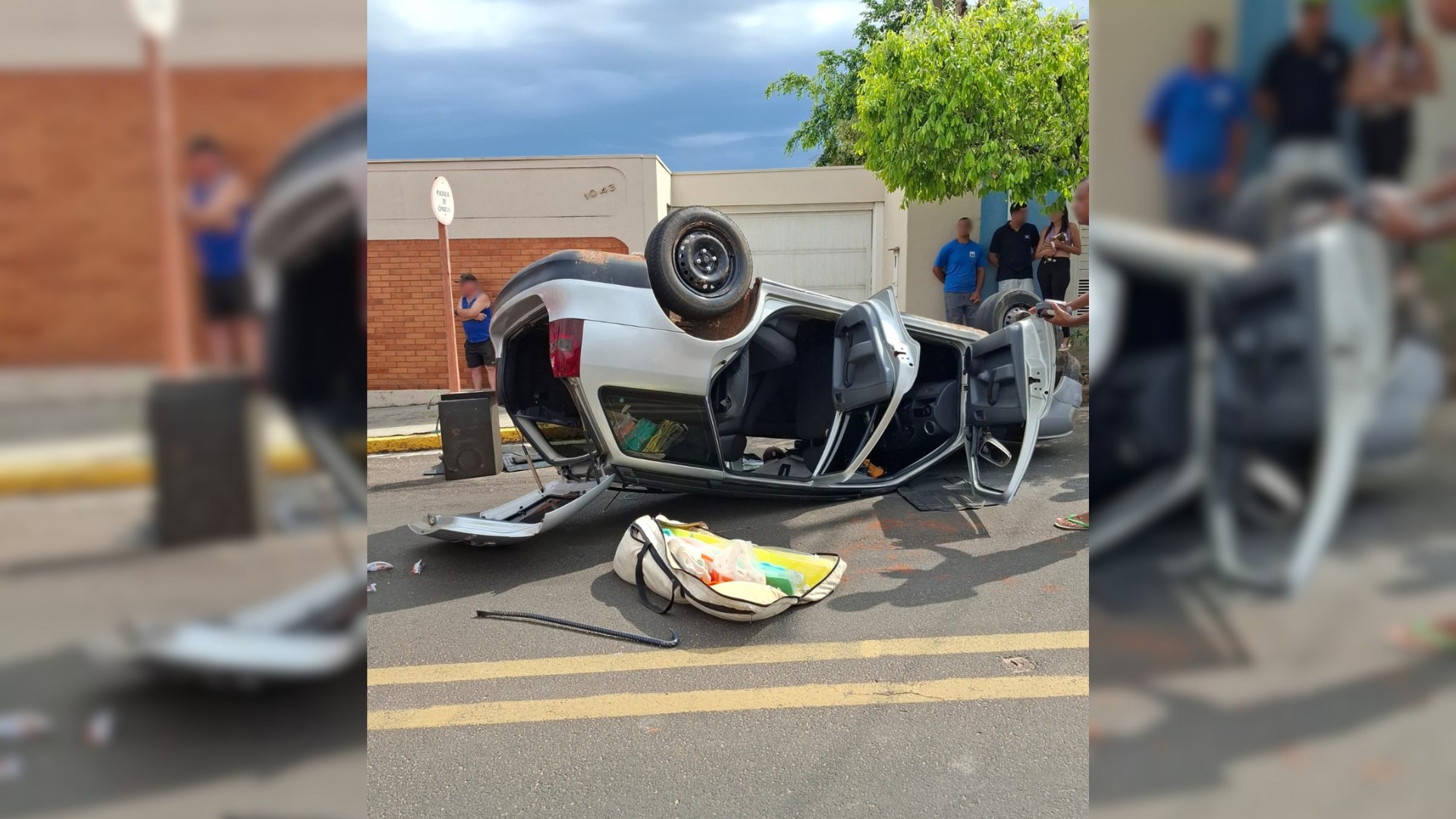Carro em alta velocidade colide com outro veículo e capota em Duartina