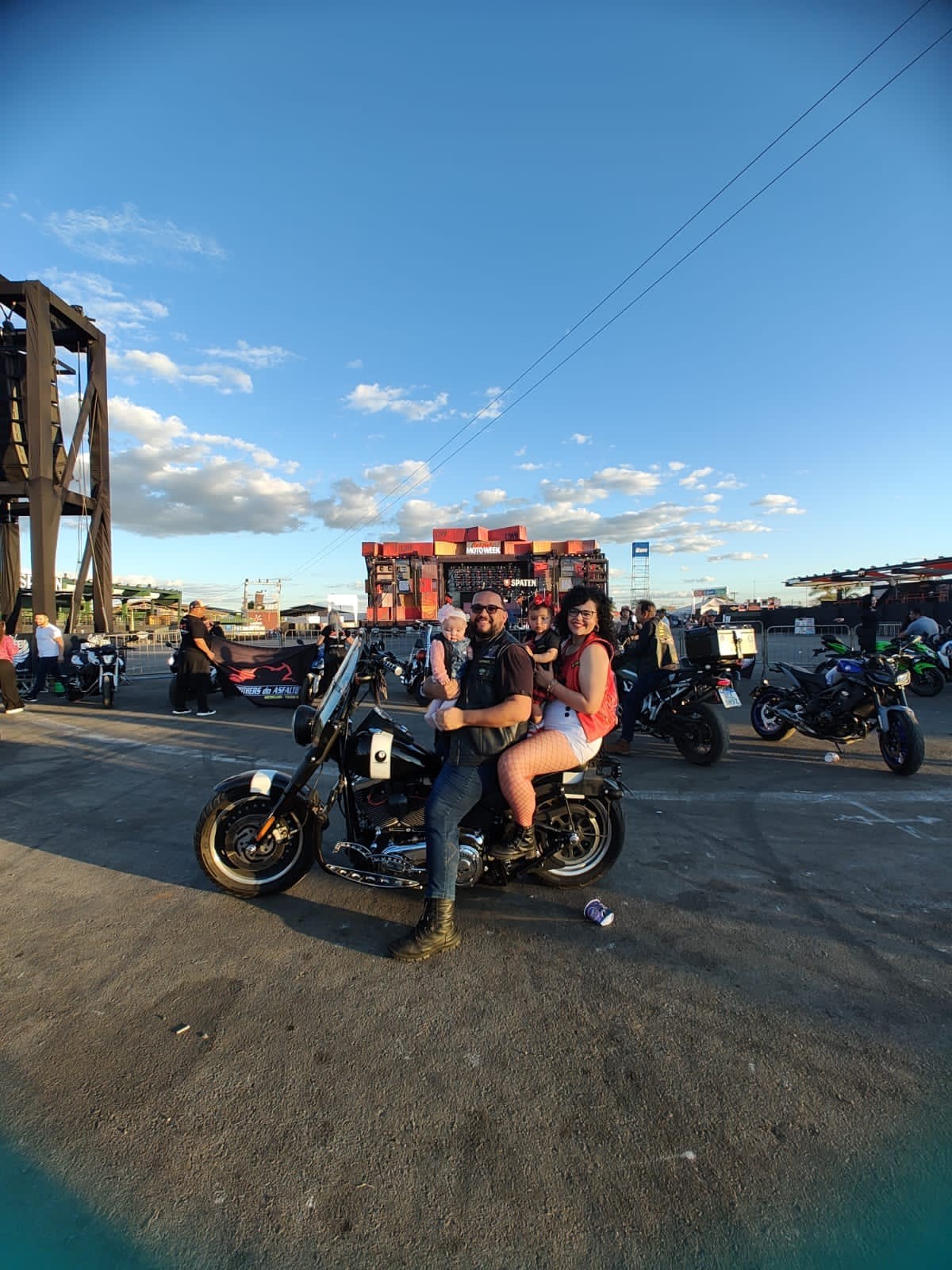 Mais de duas décadas de tradição: as histórias de quem frequenta o Capital Moto Week desde o começo