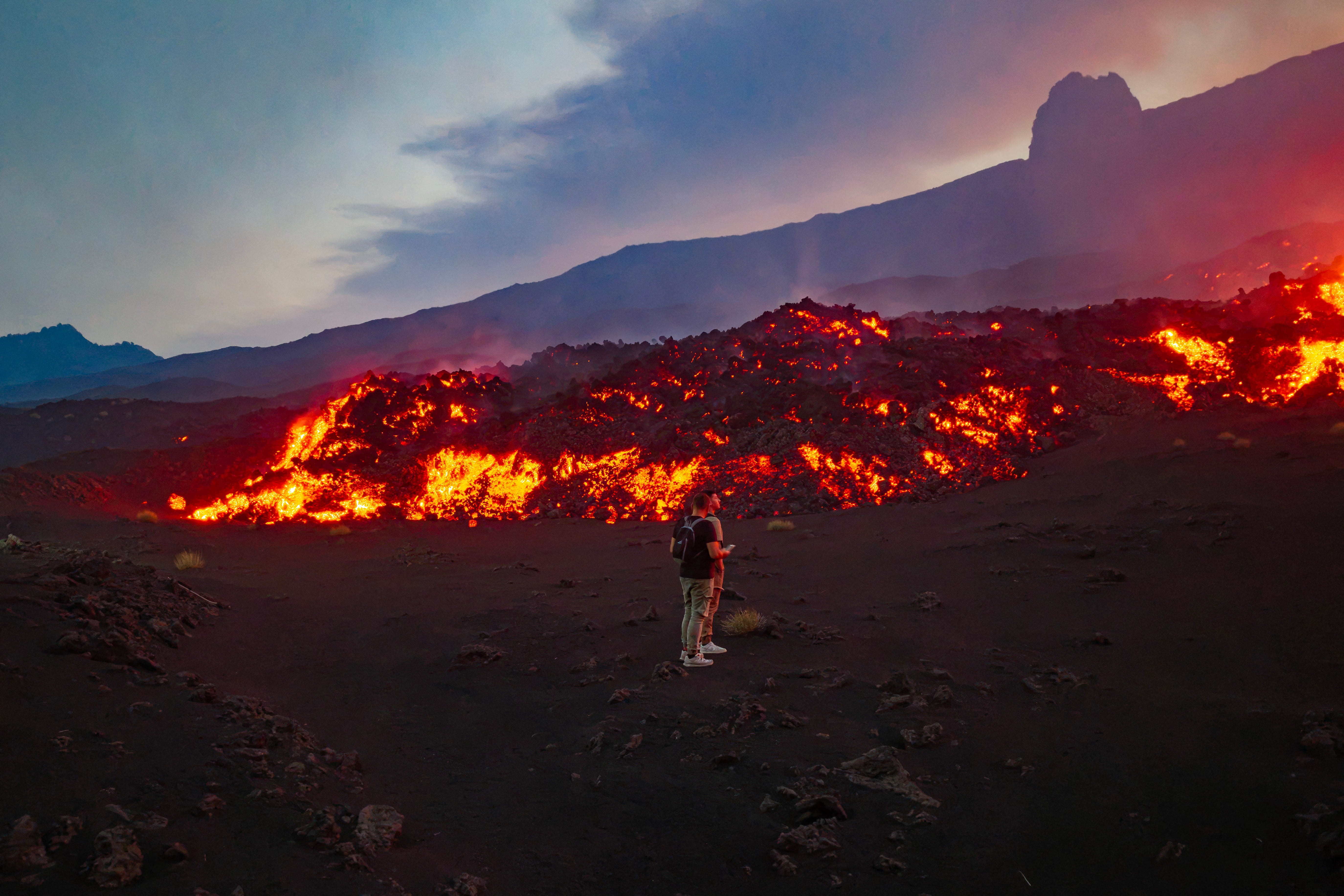 Erupção do Etna atrai multidão de turistas na Itália; veja FOTOS