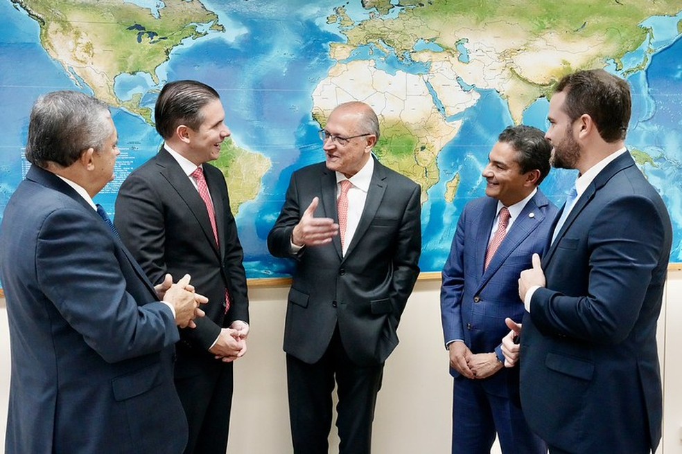 Encontro sobre acordo UE-Mercosul reuniu o vice-presidente Geraldo Alckmin, o presidente da Câmara Hugo Motta (Republicanos-PB), o relator do acordo na Câmara Marcos Pereira (Republicanos-SP), o líder do governo na Câmara José Guimarães (PT-CE) e o secretário-executivo do Ministério da Fazenda, Dario Durigan. — Foto: Cadu Gomes/VPR