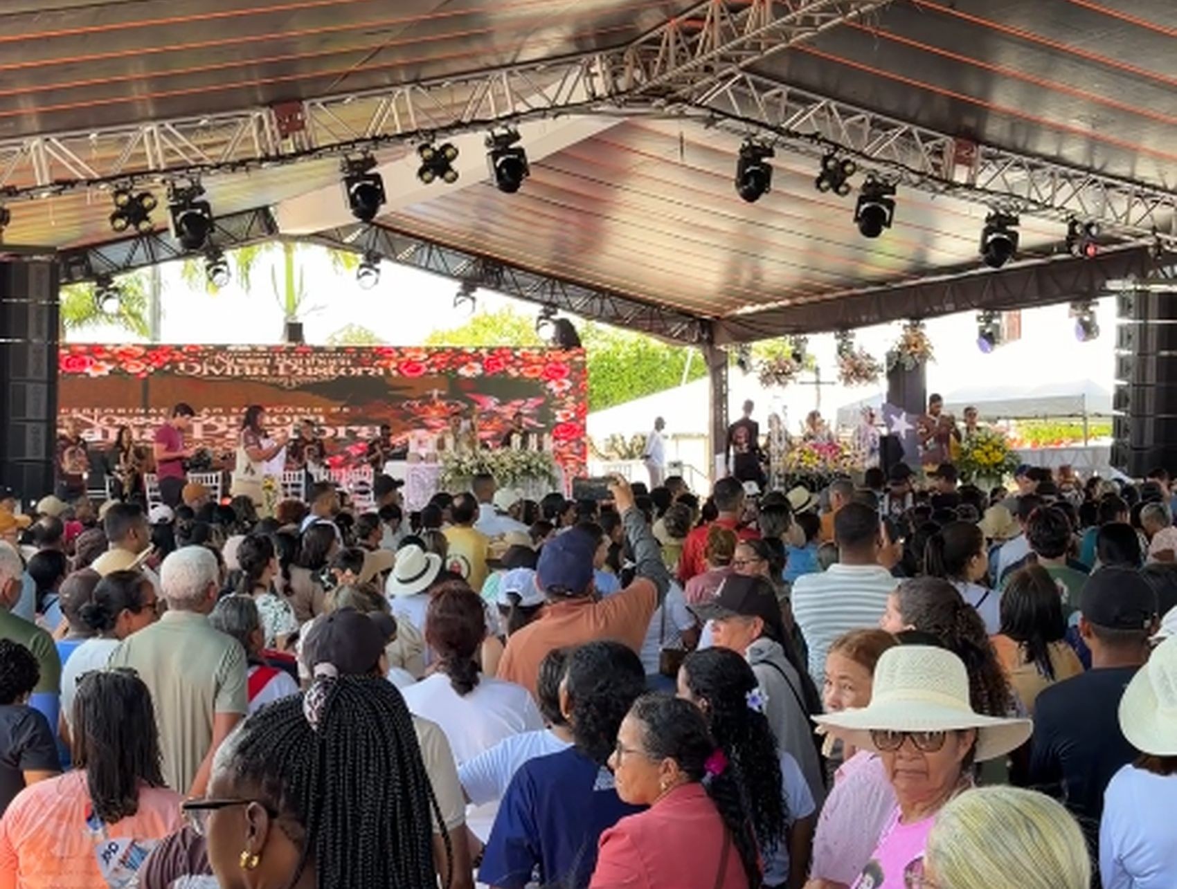 Milhares de romeiros participam da peregrinação a Divina Pastora