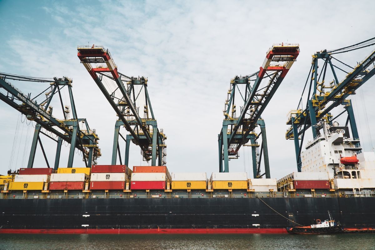 Porto de Santos bate recorde histórico de cargas em setembro; entenda