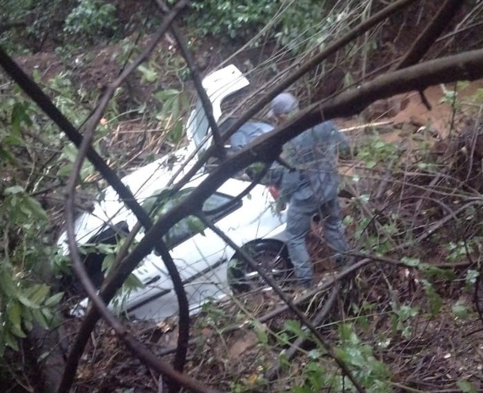 Carla Eduarda Ferreira estava em um carro que foi arrastado pela água em Brotas — Foto: Corpo de Bombeiros/Divulgação