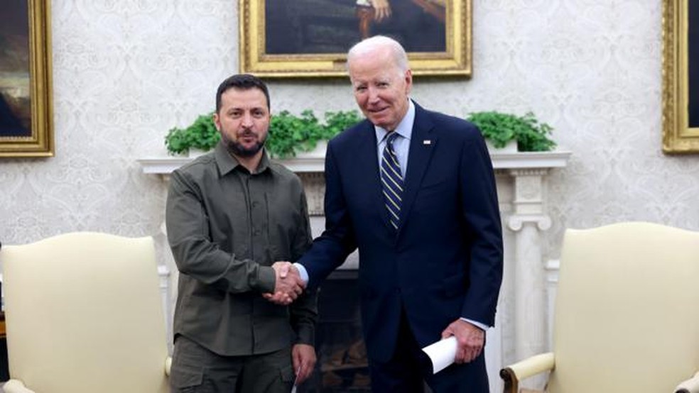 O presidente ucraniano Volodymyr Zelensky e o americano Joe Biden em reunião em 21 de setembro do ano passado. — Foto: JULIA NIKHINSON/POOL/EPA-EFE/REX/SHUTTERSTOCK via BBC