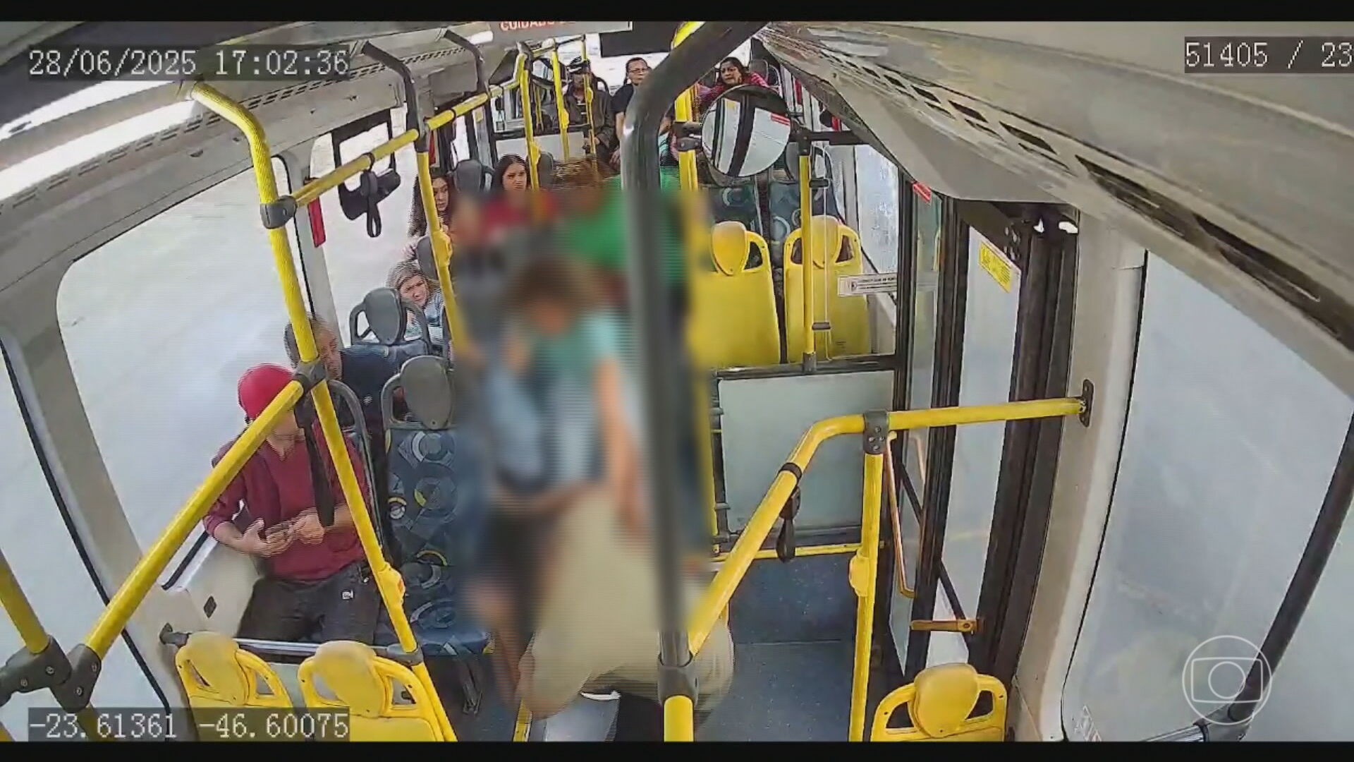 Investigação da polícia tenta descobrir o que está por trás da série de atentados contra ônibus em São Paulo