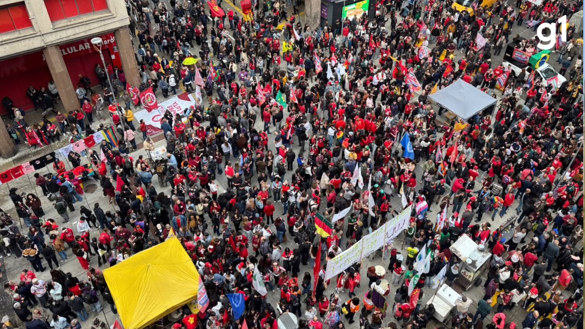 Apoiadores de Lula fazem ato em Porto Alegre