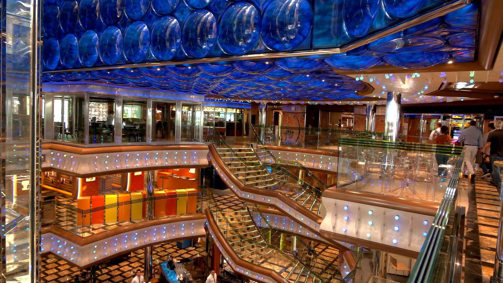 FOTOS: Navios luxuosos com altura de prédio de 24 andares viram hotéis flutuantes na COP 30; veja como são por dentro