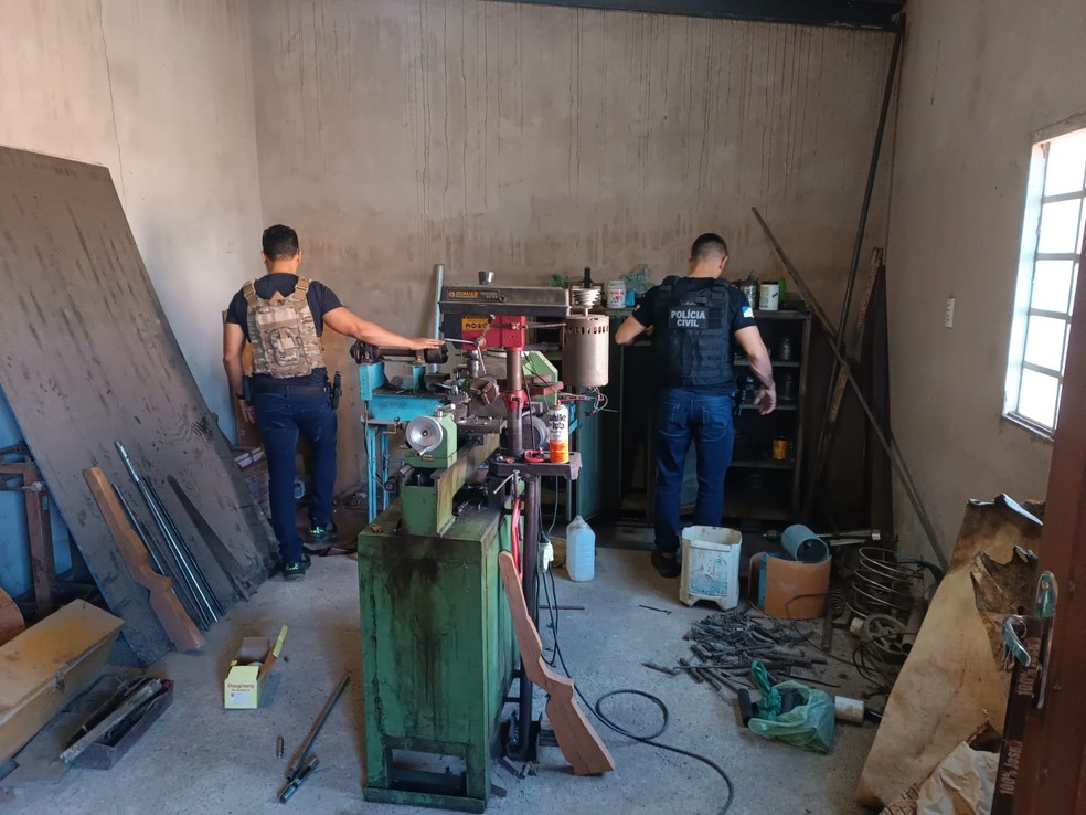 Fábrica clandestina de armas foi fechada pela polícia em Dianópolis — Foto: Divulgação/Polícia Civil