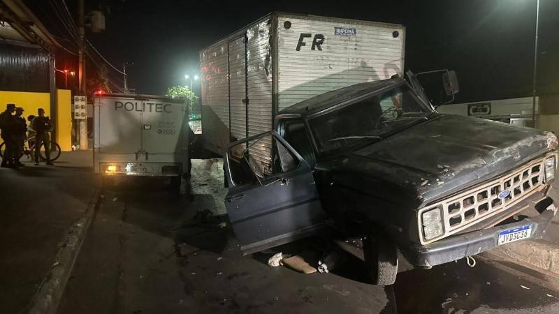 Motorista morre atropelado pelo próprio caminhão em Cuiabá 