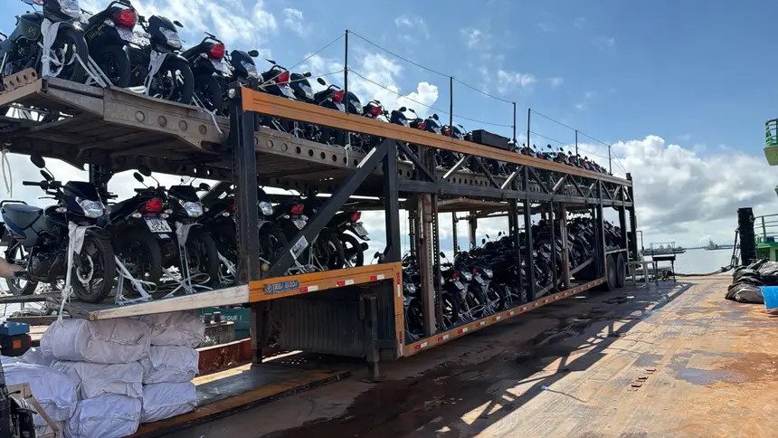 Fiscalização apreende 80 motocicletas avaliadas em R$ 720 mil em balsa no rio Tapajós, em Santarém