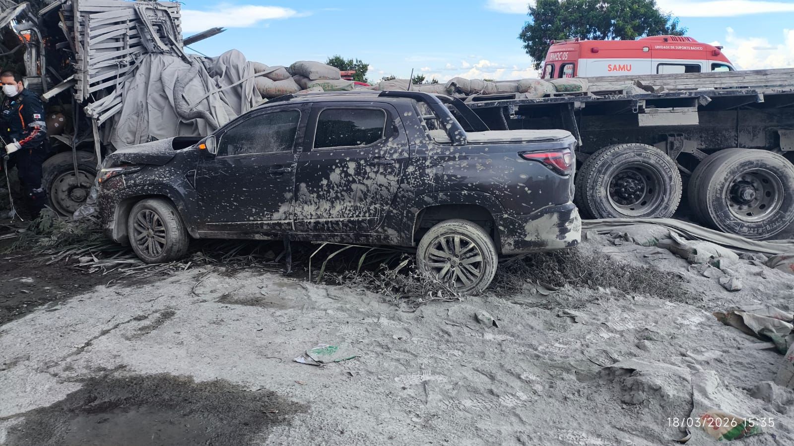 Acidente com quatro veículos deixa caminhoneiro morto na BR-135, em Montes Claros