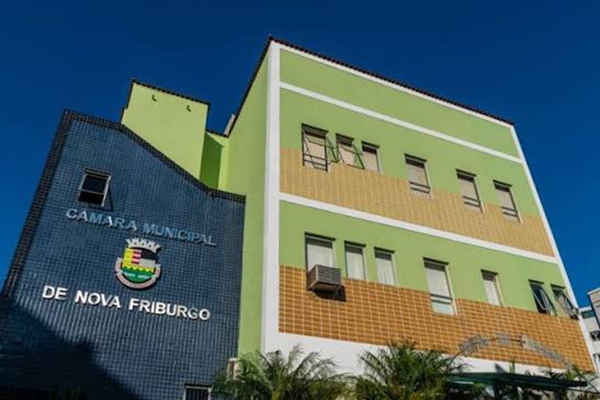 Prefeitura de Nova Friburgo avalia lei que exige placas informativas em eventos com verba pública