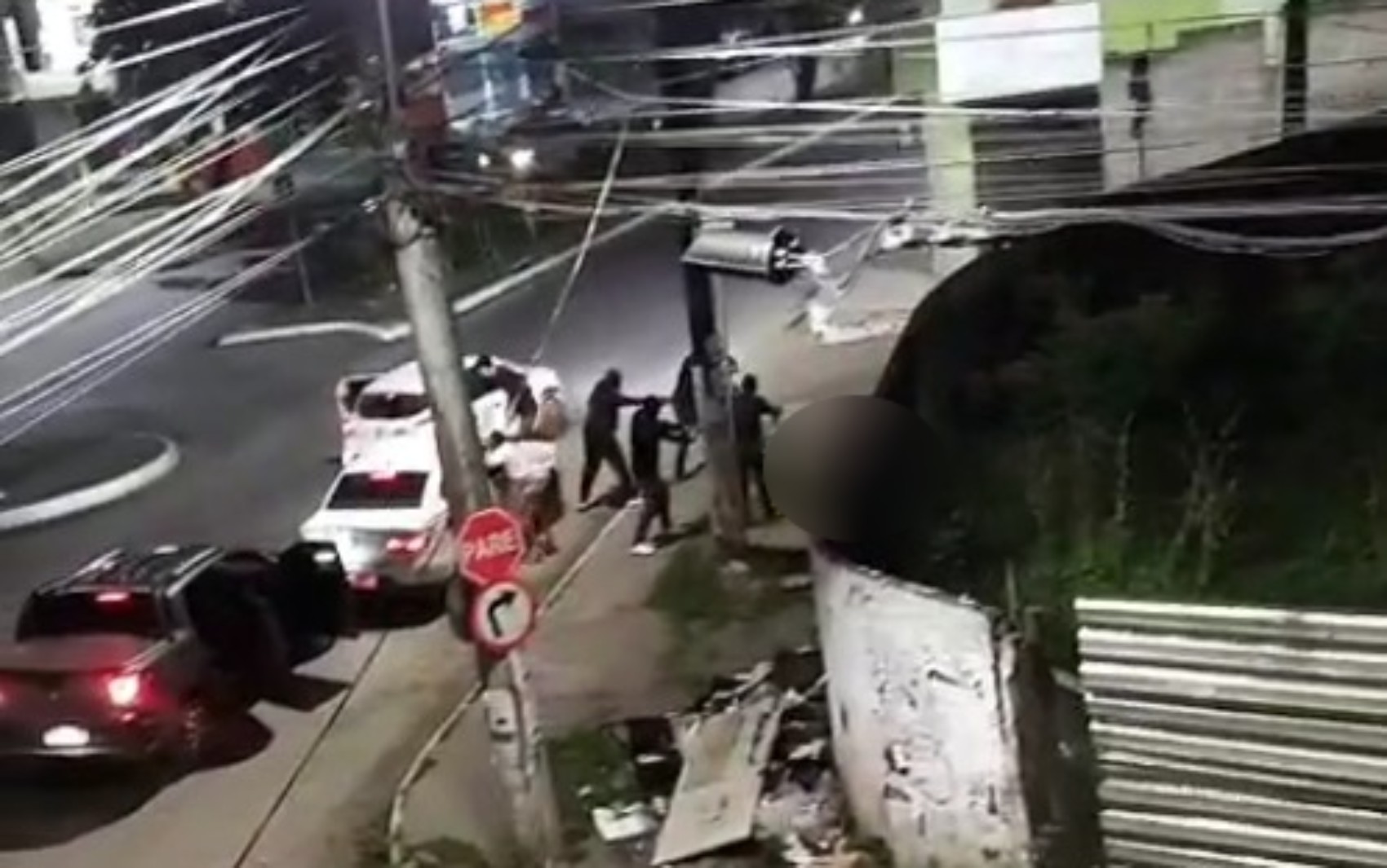 Adolescente é morto a tiros por grupo encapuzado na Bahia