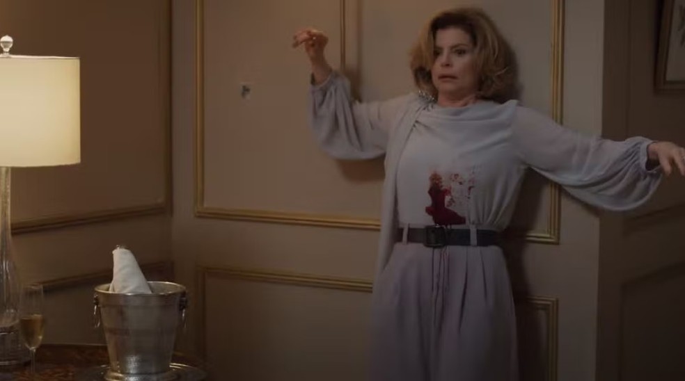 Odete Roitman (Debora Bloch) assassinada em 'Vale Tudo' — Foto: Reprodução