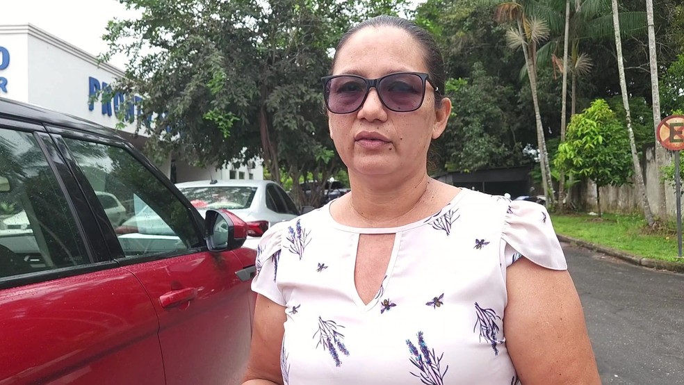 Maria Batista, mãe da jovem, foi quem acionou os bombeiros no quartel em frente ao prédio onde a família mora — Foto: Mazinho Rogério/Rede Amazônica Acre