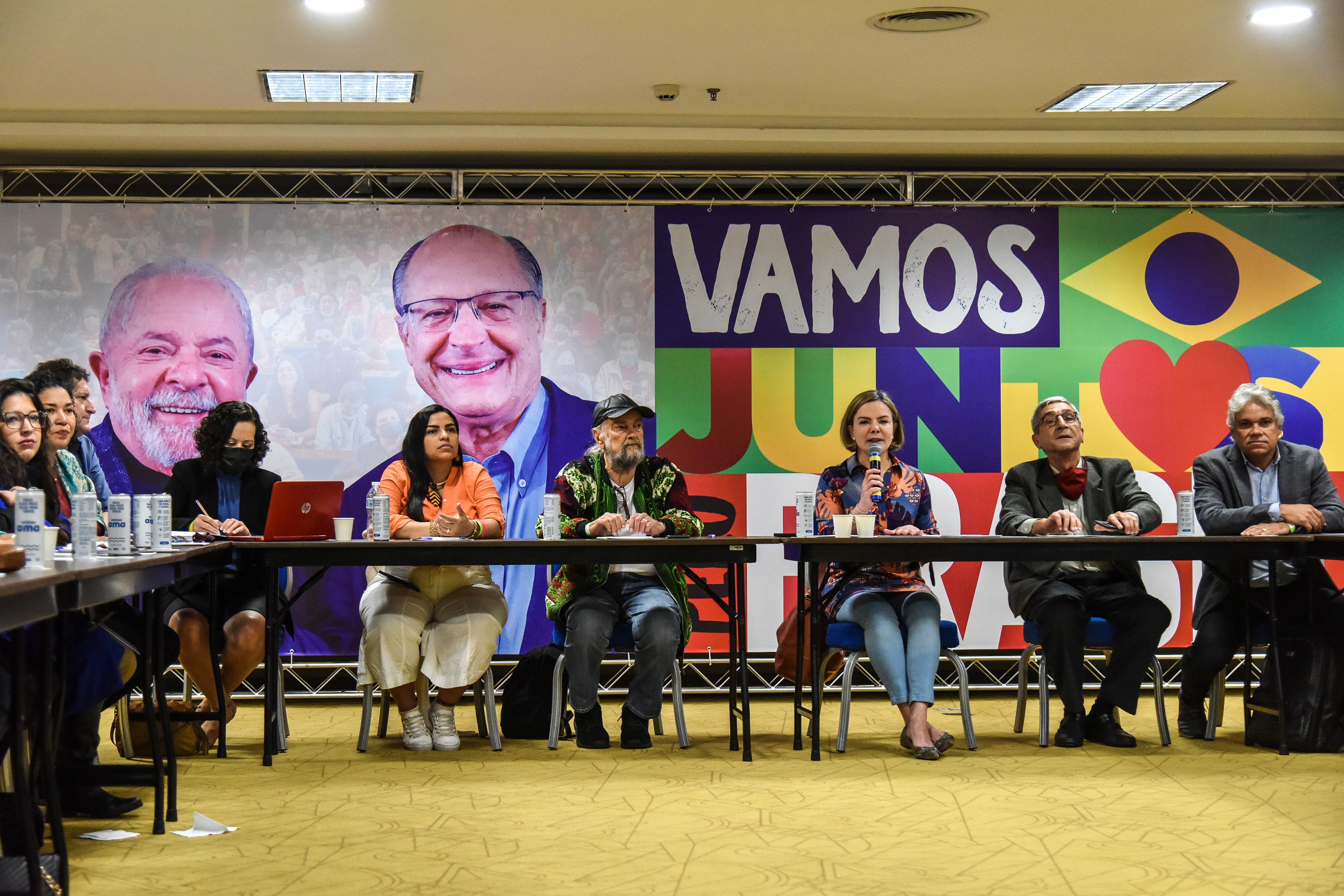 PCdoB aprova apoio a chapa de Haddad e indica Marina Silva e Simone Tebet para o Senado