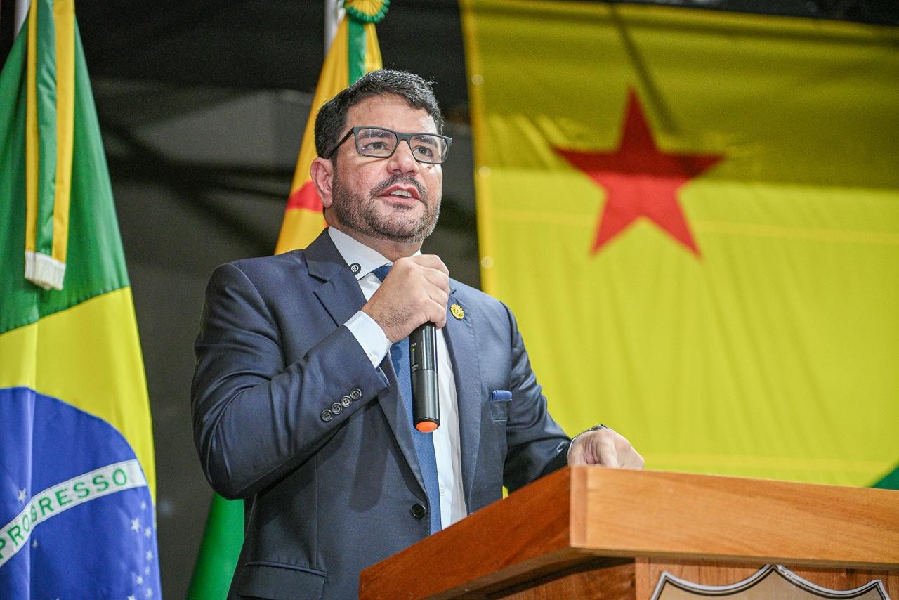 Julgamento de governador do Acre é suspenso após pedido de vista; relatora votou pela condenação