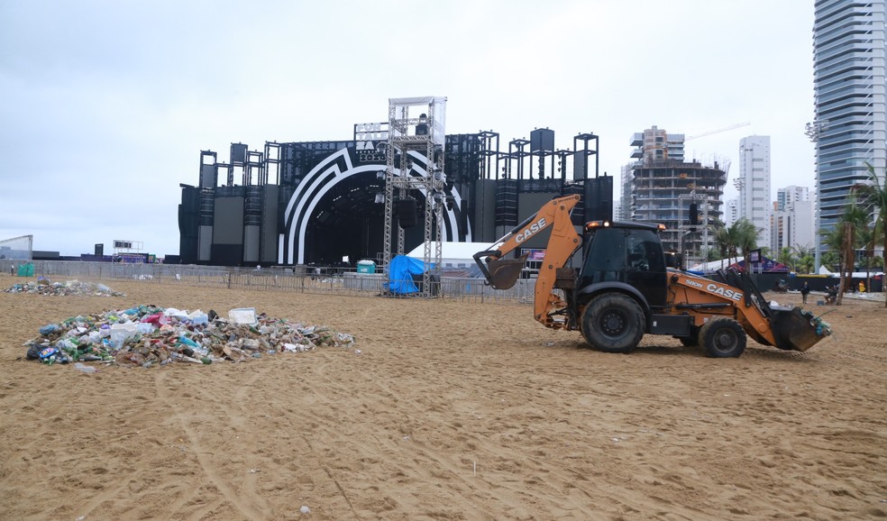 142 toneladas de lixo são recolhidas após três dias de Réveillon em Fortaleza. — Foto: Prefeitura de Fortaleza/Reprodução