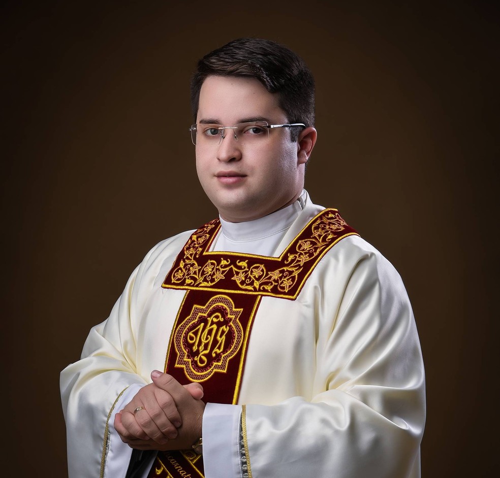 Padre Danilo Csar de Sousa Bezerra, de 31 anos,  investigado por intolerncia religiosa  Foto: Reproduo/Diocese de Campina Grande