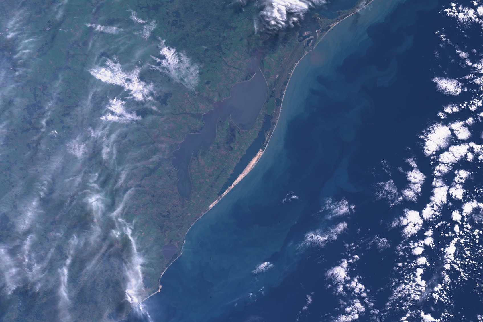 Praia que pode ser vista do espaço expõe disputa por título de maior do Brasil: Cassino ou Hermenegildo?