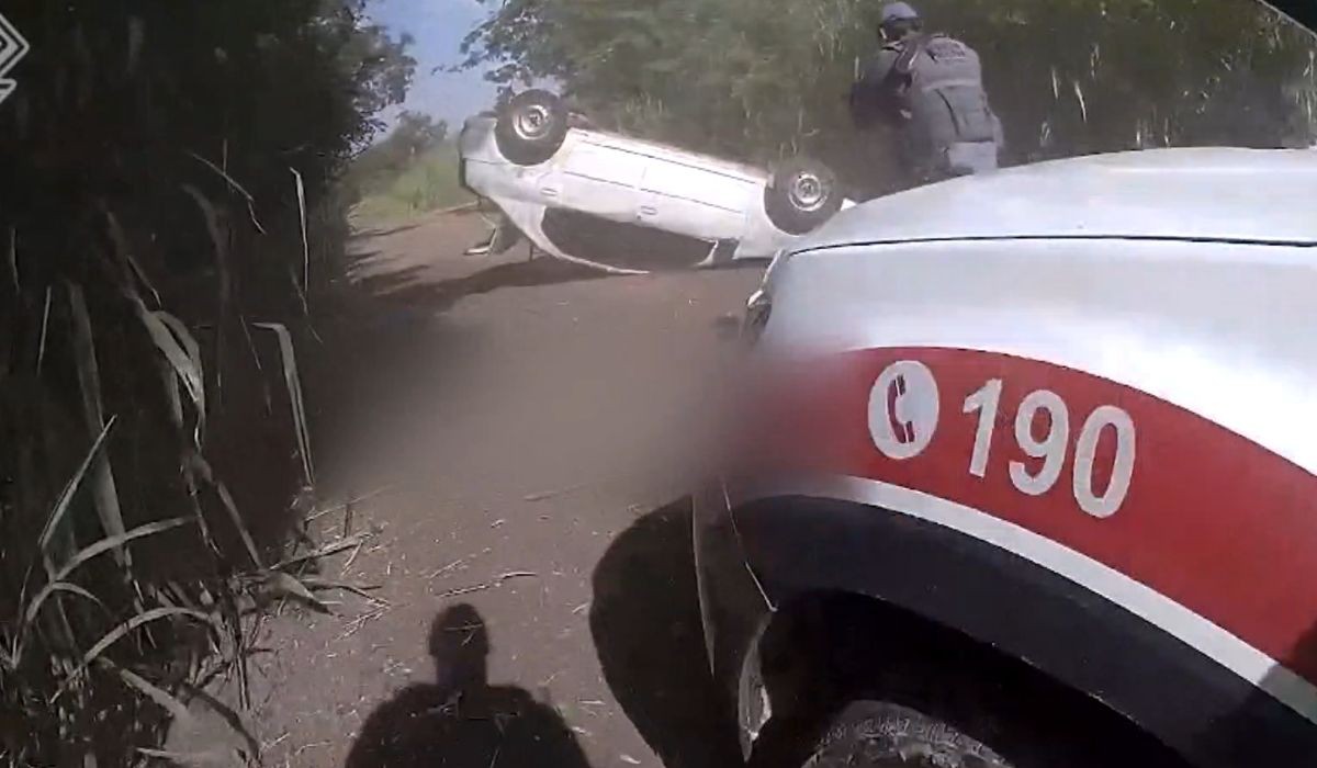 Vídeo da PM mostra perseguição e resgate de criança sequestrada pelo pai após carro capotar em Sumaré