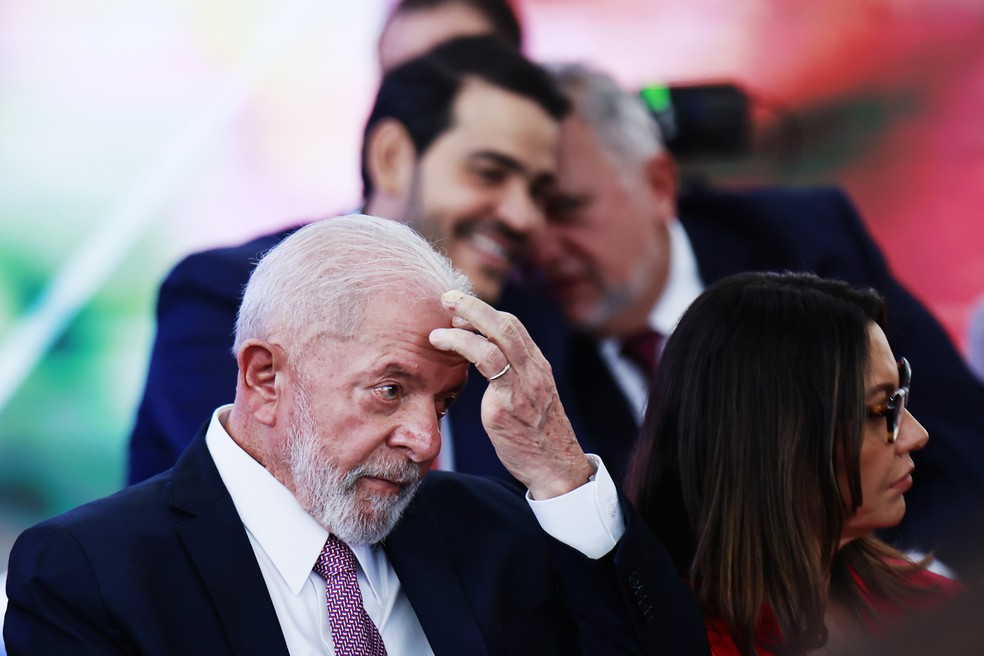 O presidente da República, Luiz Inácio Lula da Silva, durante solenidade de lançamento do programa Acredita, voltado para crédito, no Salão Oeste do Palácio do Planalto, em Brasília, nesta segunda-feira, 22 de abril de 2024. — Foto: Wallace Martins/Estadão Conteúdo
