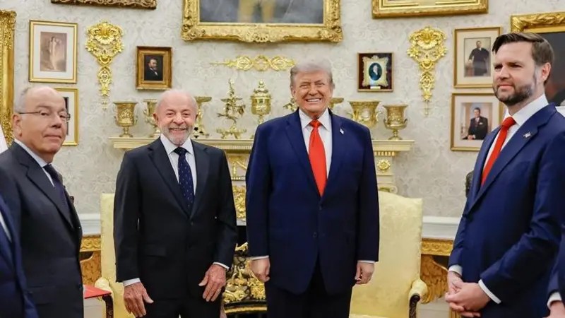 'Tensão' sobre tarifas e surpresa em terras raras: os bastidores da reunião entre Lula e Trump na Casa Branca