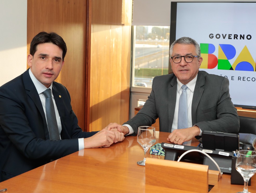 Ministro de Relações Institucionais da Presidência da República, Alexandre Padilha, recebeu o deputado Silvio Costa Filho (Republicanos/PE) — Foto: Gil Ferreira/Ascom-SRI