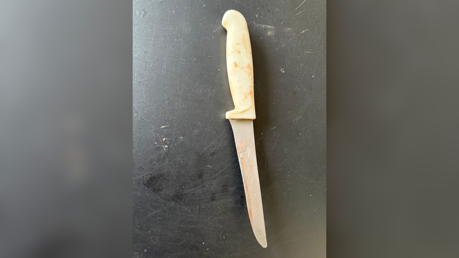 Após término e demissão, homem invade empresa e esfaqueia ex-mulher e ex-patrão em Uberlândia